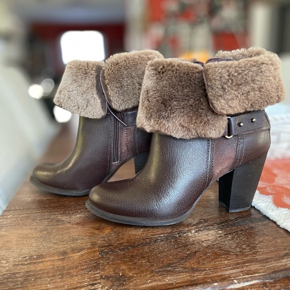 UGG size 7 leather and shearling boots - Picture 2 of 13
